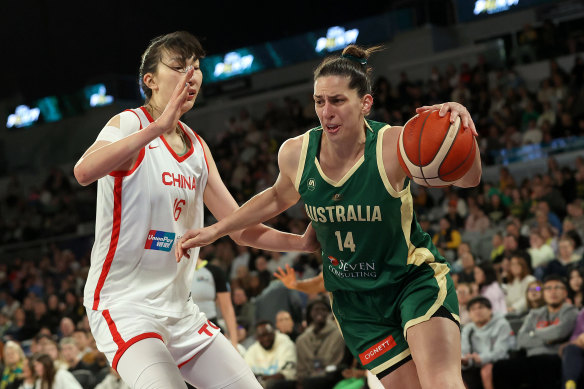 Marianna Tolo of the Opals drives against China.