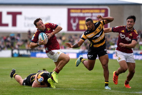 Mitch Hunt of the Highlanders charges forward against the Force.