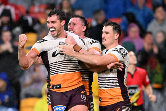 Corey Oates will be sidelined for up to six weeks.