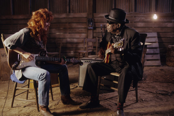 Bonnie Raitt with legendary blues performer John Lee Hooker. 
