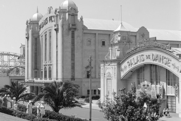 Palais Theatre (left) and the Palais de Danse, circa 1934.