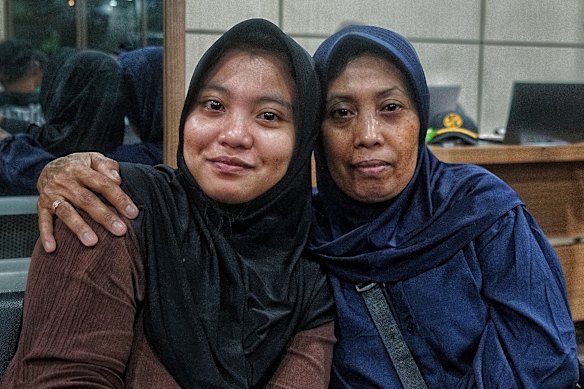 Nanda Sinta and her mother, shortly after being reunited following the Bali ferry tragedy. 