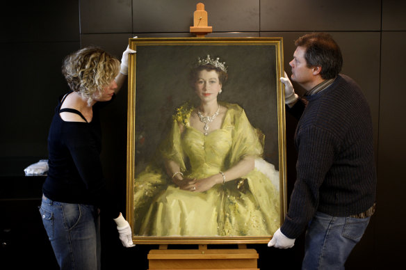 The Queen wore her ico<em></em>nic “watttle” dress, by Norman Hartnell, twice on her 1954 tour of Australia. The dress was immortalised in a painting by Sir William Dargie that hangs in the Natio<em></em>nal Museum.