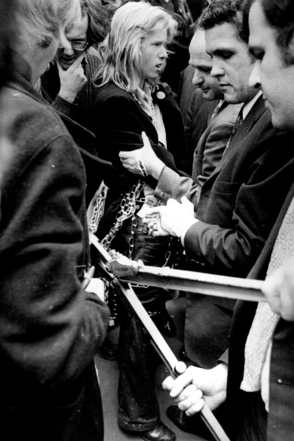 University of Sydney students chained together while protesting against conscription in 1972. Police are using bolt cutters to break the chain and arrest them.