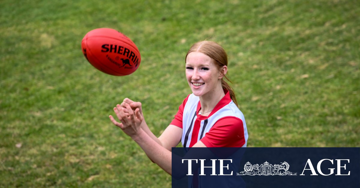 AFL: Record numbers of girls playing football has Victorian schools tackling oval access - Vimarsana News