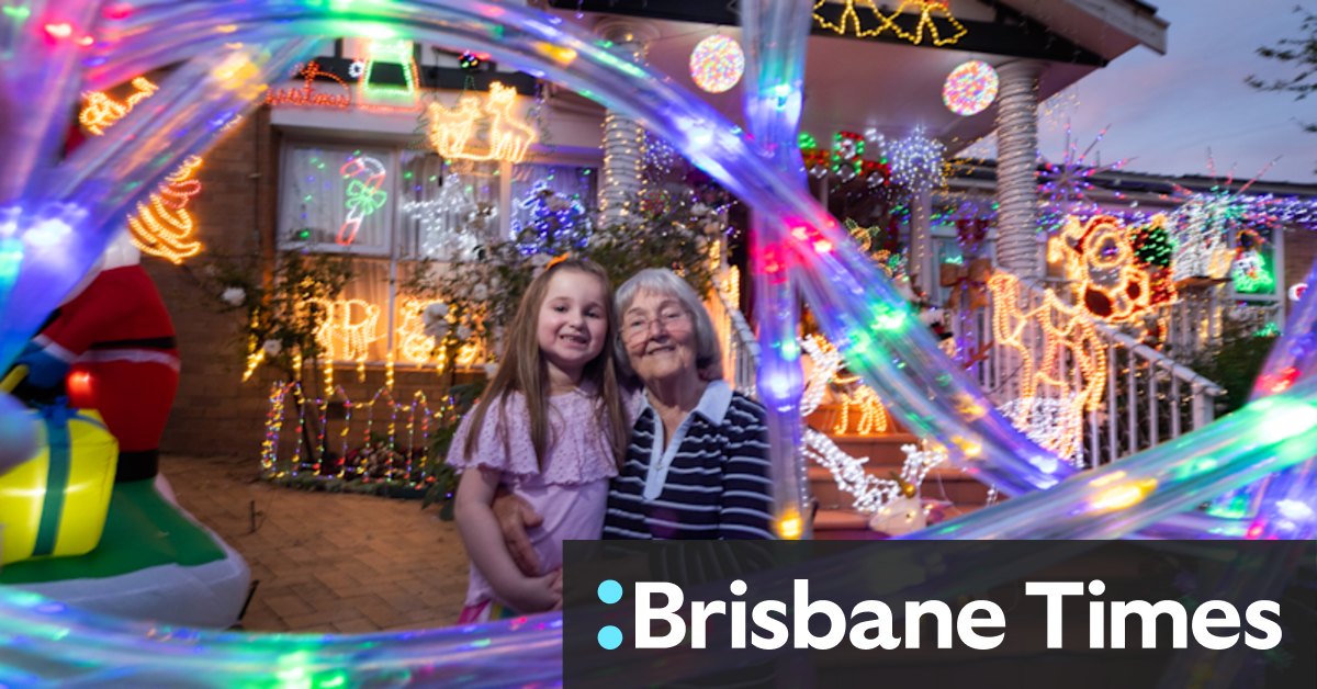 Christmas lights a path to joy for Ivanhoe local Eleni Zakkas - Vimarsana News