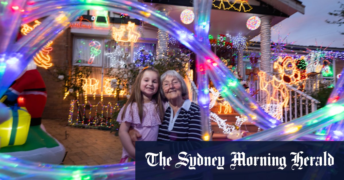 Christmas lights a path to joy for Ivanhoe local Eleni Zakkas - Vimarsana News