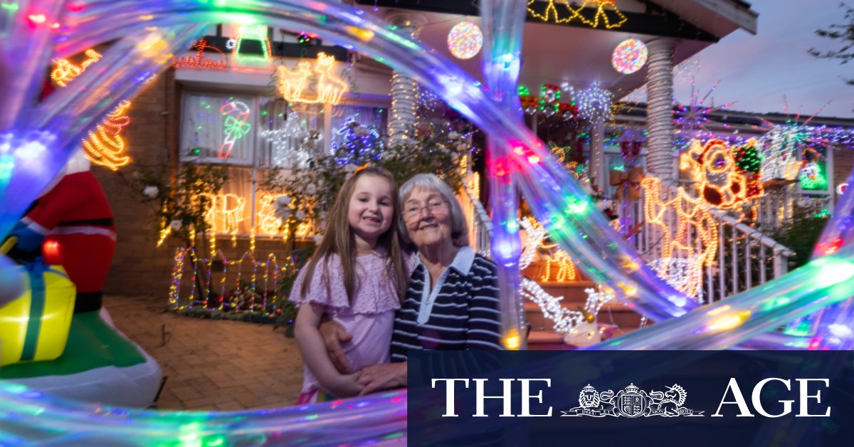 Christmas lights a path to joy for Ivanhoe local Eleni Zakkas - Vimarsana News