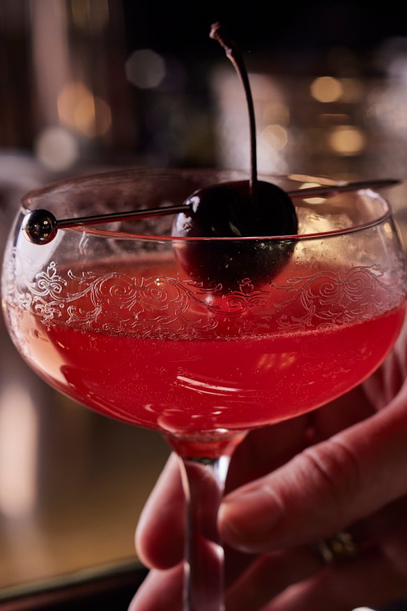 Pink lady cocktail (gin, apple juce, grenadine and lime).