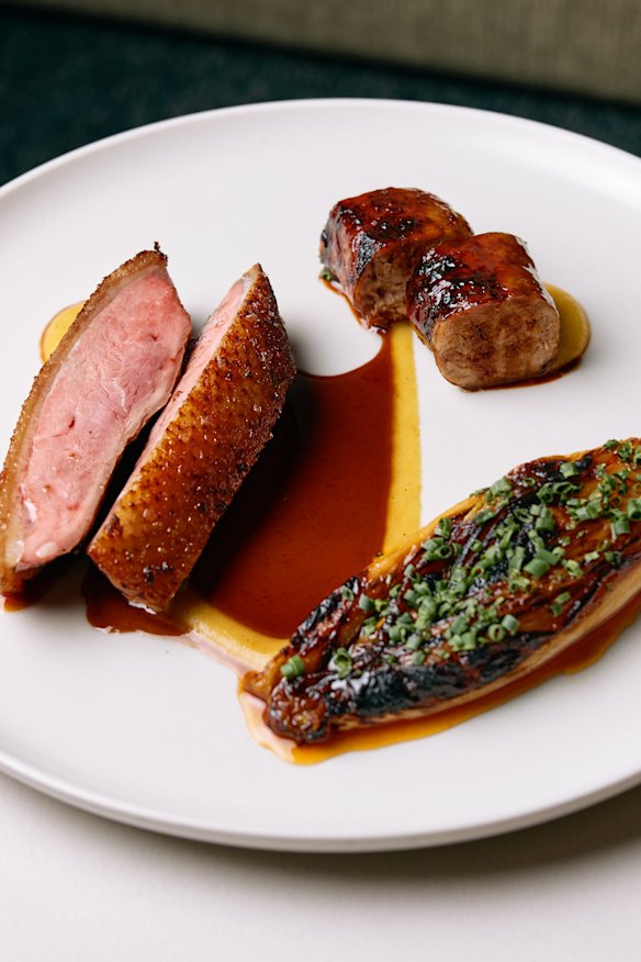 Pato añejado en seco con Witlof y cumquat yuzu.