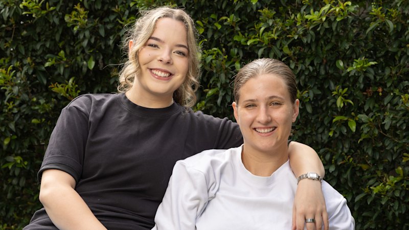 Addison Sharp takes first steps post-knee surgery with friend’s support (australia) — SMH