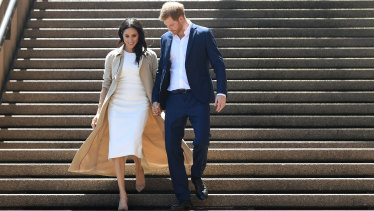 Harry and Meghan walked down the Opera House steps before meeting the public.