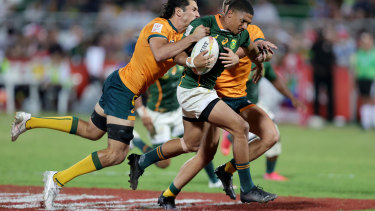 South Africa fought back from a two-point halftime deficit to claim victory. 