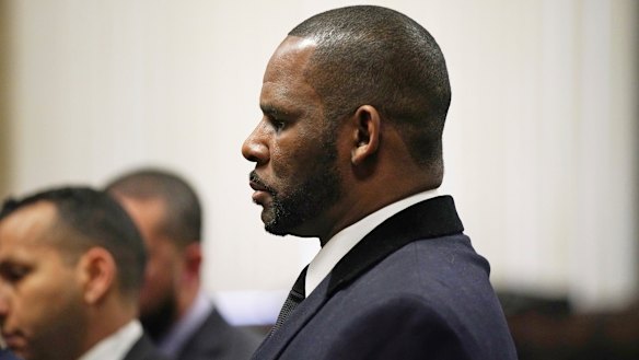 R. Kelly stands during a hearing in his sex abuse case at Leighton Criminal Court Building in 2019.