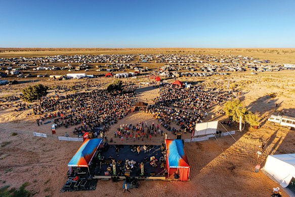 O evento Birdsville Big Red Bash oferece aos clientes uma experiência muito diferente. 