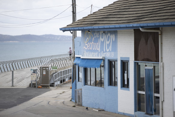 The building next to the pier in Lorne. 