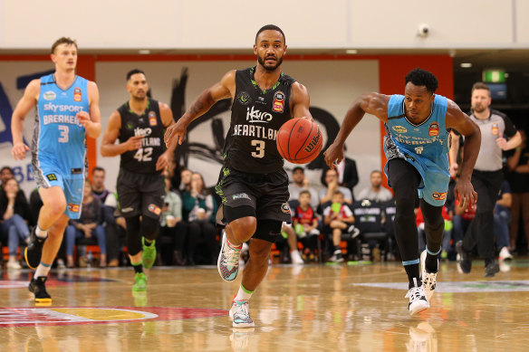 John Roberson was on song for the Phoenix, but the Breakers won their fifth straight game.