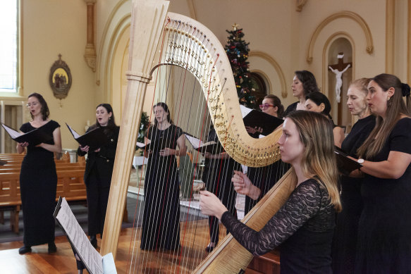 The Australian Chamber Choir performs Ceremony of Carols with harpist Melina van Leeuwen.