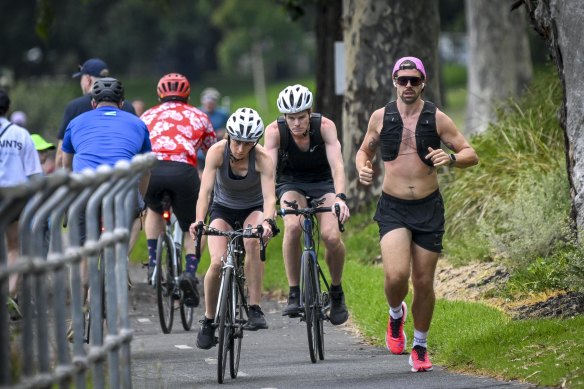Early heat in the city didn’t deter Melbourne runners and cyclists on Monday morning.