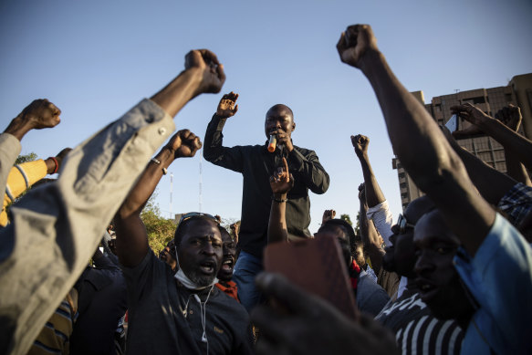 Activist Mamadou Drabo, leader of the Save Burkina Faso movement, announces to the crowd gathered Place de la Nation that Lieutenant Colonel Paul Henri Sandaogo Damiba has taken the reins of the country. 