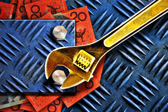 Smaller DIY super funds and those that invest predominately in cash and term deposits underperform other DIY super funds and large super funds