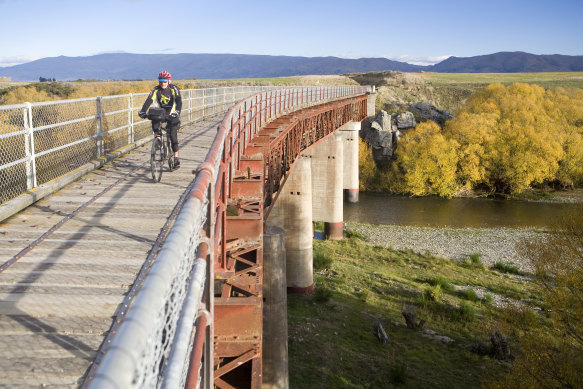 Rides don’t get more scenic... Otago Rail Trail.