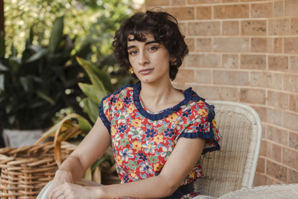 Michela De Rossi plays Francesca, an Italian immigrant and wife of farm owner Harry. 