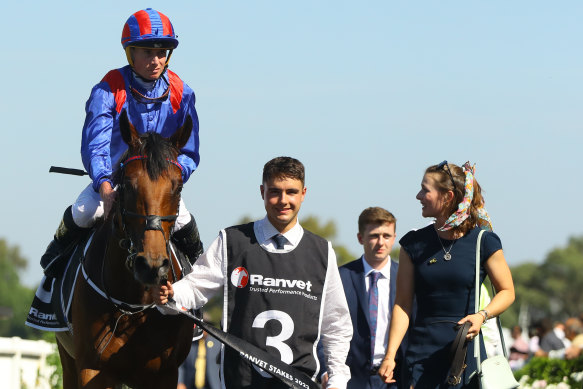 Ryan Moore returns on Dubai Honor after defeating the Ranvet.