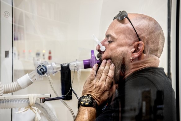 Ken Parker, a silicosis sufferer who was cutting 40 benchtops a day before he was diagnosed, undergoes a lung function test.