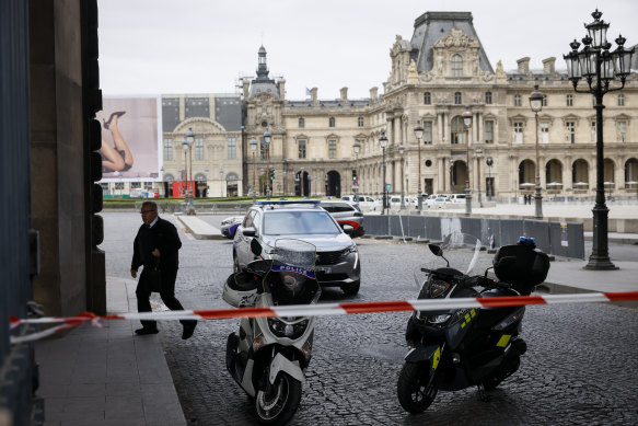 The Louvre closed on Saturday after a bomb threat.