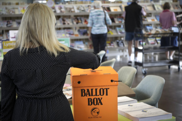 New Zealand is keen to have its overseas citizens and permanent residents vote in October.