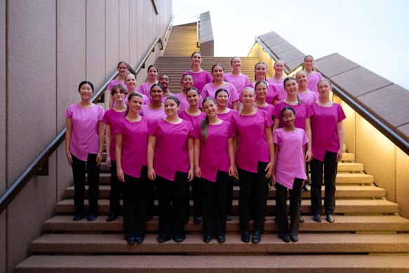 Uma apresentação de pré-lançamento de “I Still Call Australia home” do Australian Girls Choir.