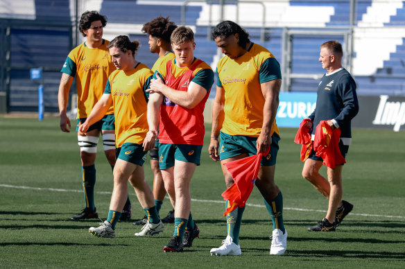 Billy Pollard (centre) talks with Pone Fa’amausili in San Juan, with Lachlan Lonergan (left).