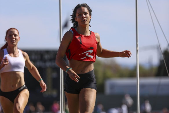 Teenager Torrie Lewis wins her Stawell Gift heat on Easter Saturday.