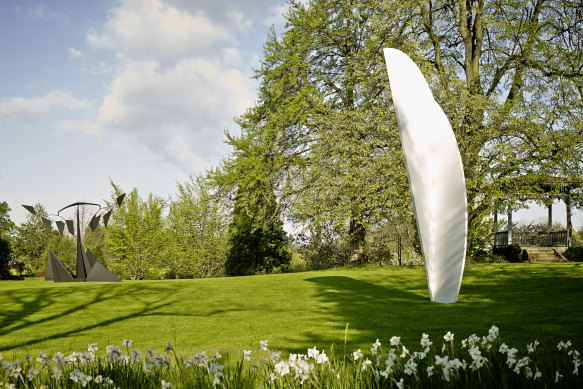 The park of the Fondation Beyeler in spring.