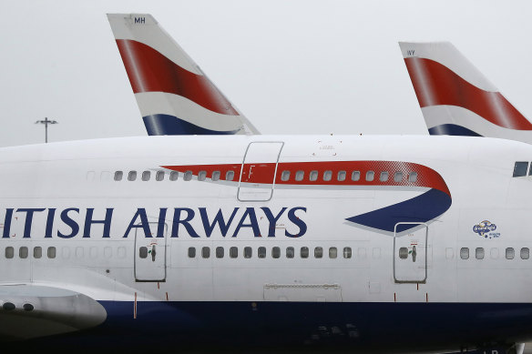 A British Airways plane flew between New York and London in less than five hours, landing early Sunday at Heathrow Airport after leaving John F. Kennedy International Airport.