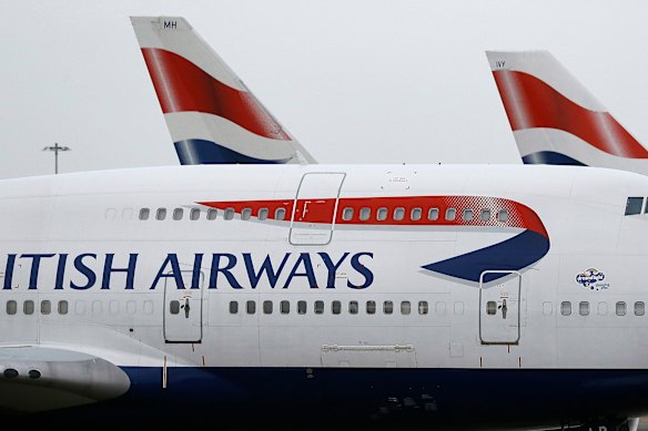 A British Airways plane flew between New York and London in less than five hours, landing early Sunday at Heathrow Airport after leaving John F. Kennedy International Airport.