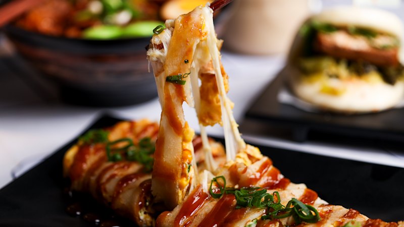 Haven’t tried Taiwanese brunch? You’re missing out on this cheesy crepe-omelette