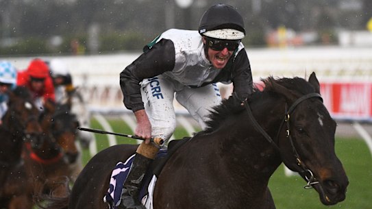  So Si Bon charges away with the Aurie’s Star Handicap at Flemington.