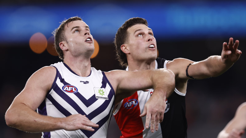 AFL 2022 round 17 LIVE updates: Freo wrest momentum from Saints’ grasp, Davis hurt as Power dominate GWS