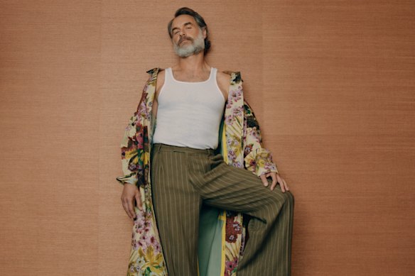 Unable to land auditions in Australia, Murray Bartlett moved to the US in 2000.