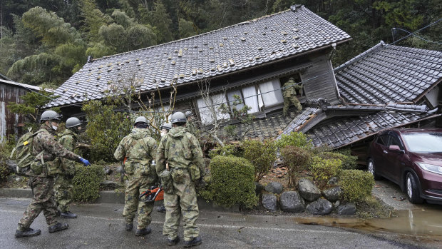 Rescuers race against time in search for earthquake survivors in Japan