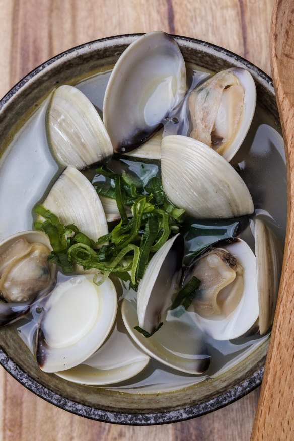 Sake-steamed baby clams.