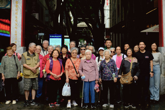 Elderly Chinese-Australians on an excursion to Sydney’s Chinatown.