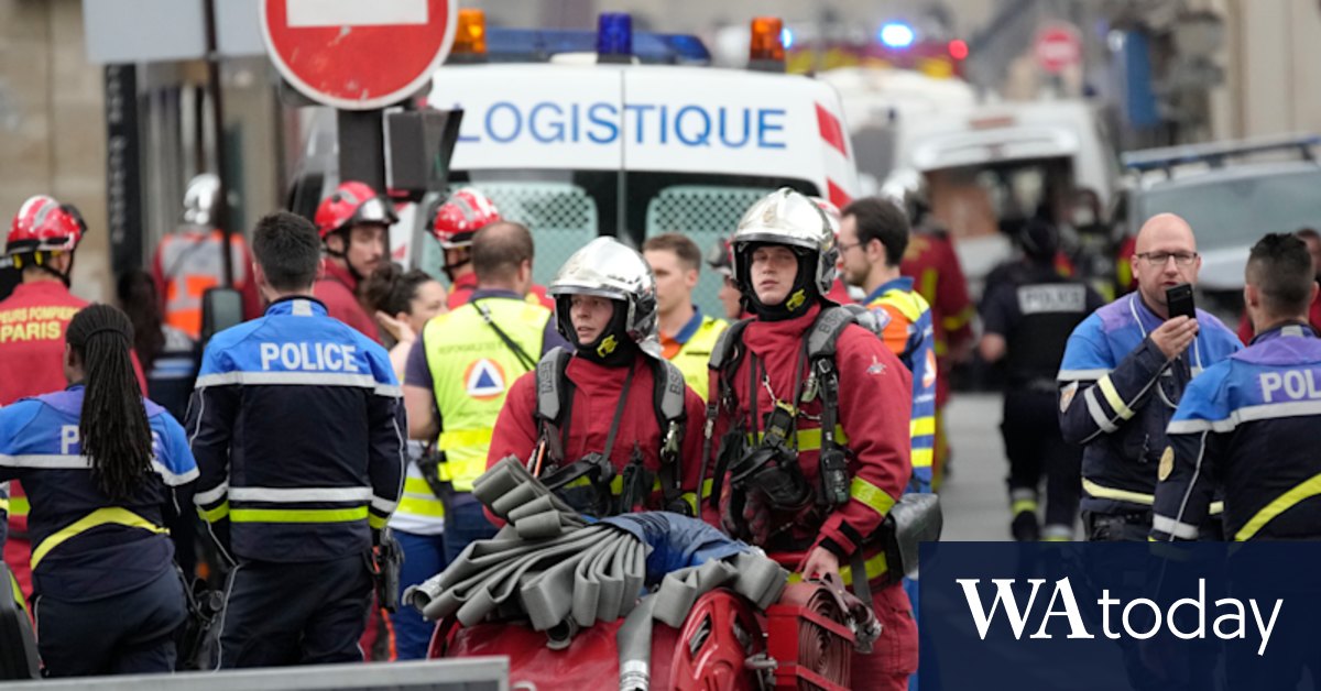 Paris blast injures dozens - Vimarsana News