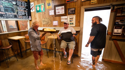 ‘The pub’s underwater’: Drought-breaking flood doesn’t stop beer flowing in Windorah