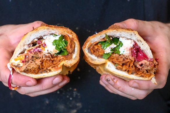 Bolo de chilaquiles Cochinita pibil.