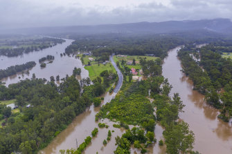 The Grose river (right) and Nepean River merge with Springwood Road in the middle, downstream from the Warragamba Dam. 