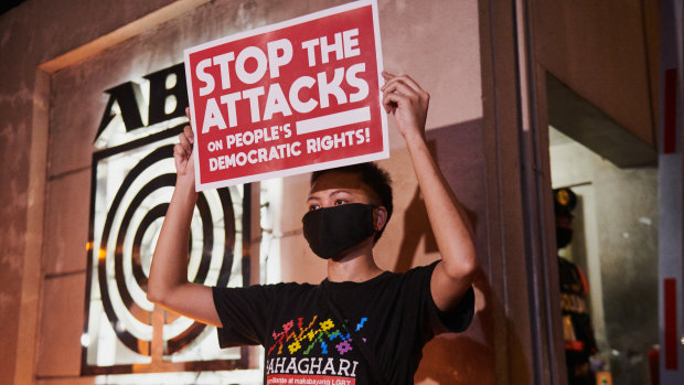 Supporters and media workers protest outside the main office of ABS-CBN on Tuesday evening.