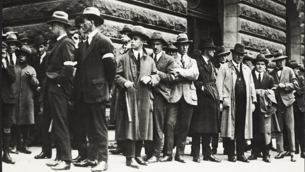 A queue of men lining up outside the Melbourne Town Hall to volunteer as special constables during the Police strike.